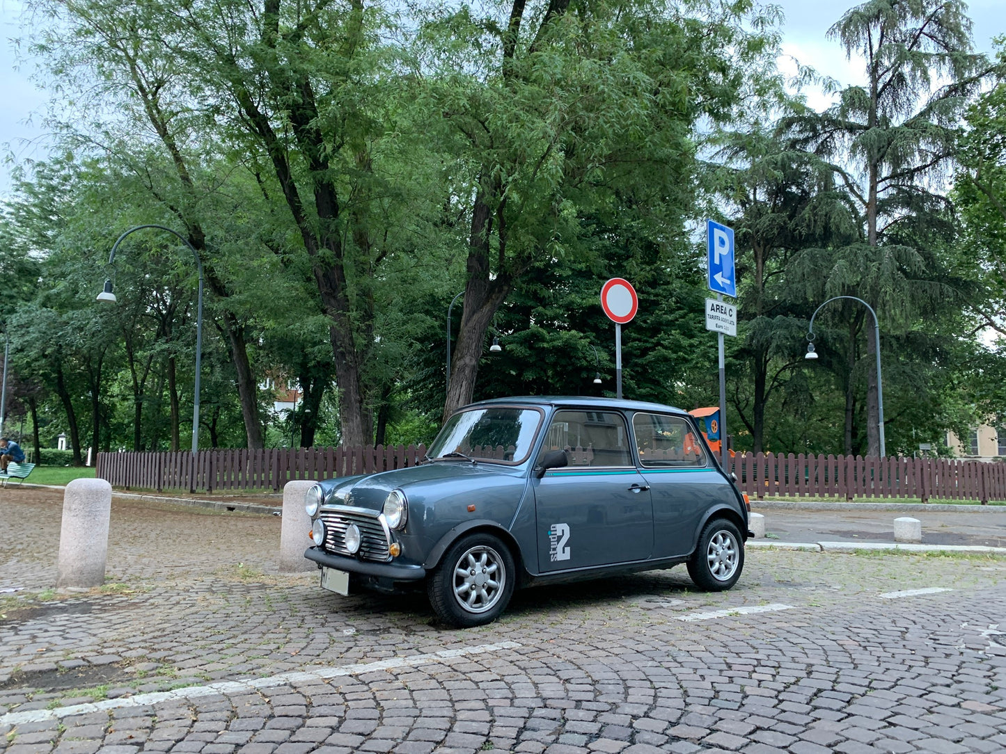 Austin Rover Mini Studio 2 1990 - Noleggio Auto d'Epoca - Retro Rental