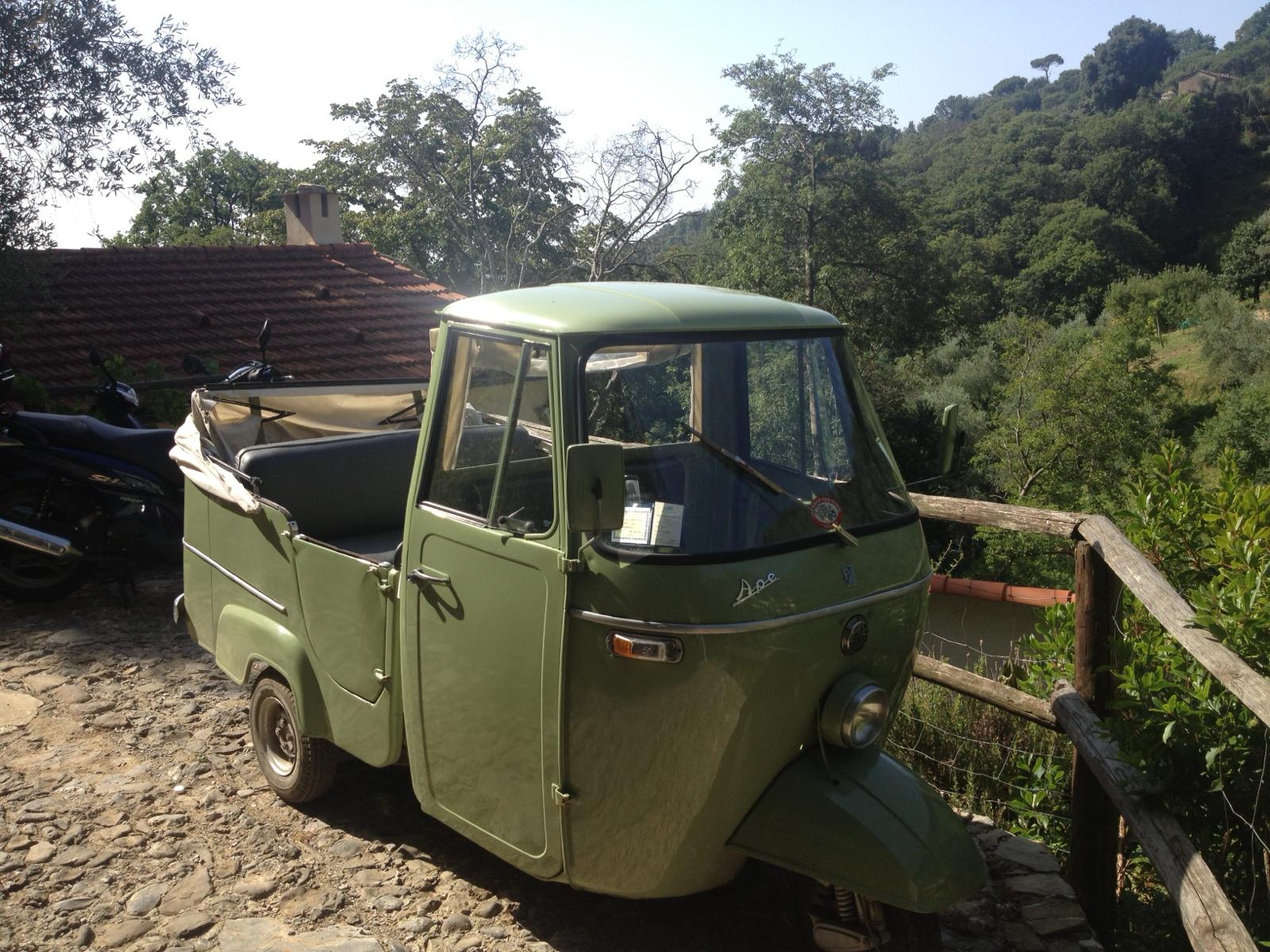 Piaggio Ape Calessino 1969 -  Vintage car -  Retro Rental